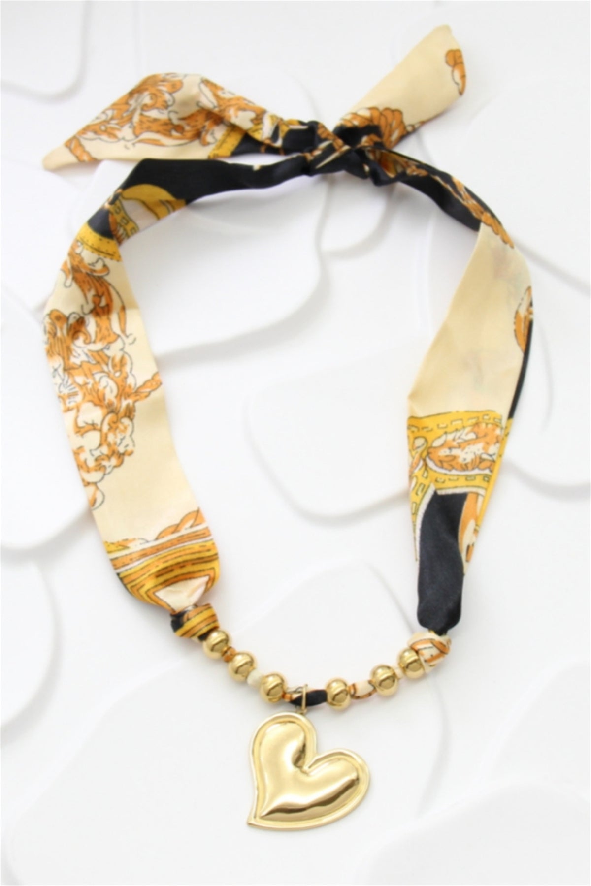 Collier Pénélope Jaune - Foulard avec pendentif coeur ✨