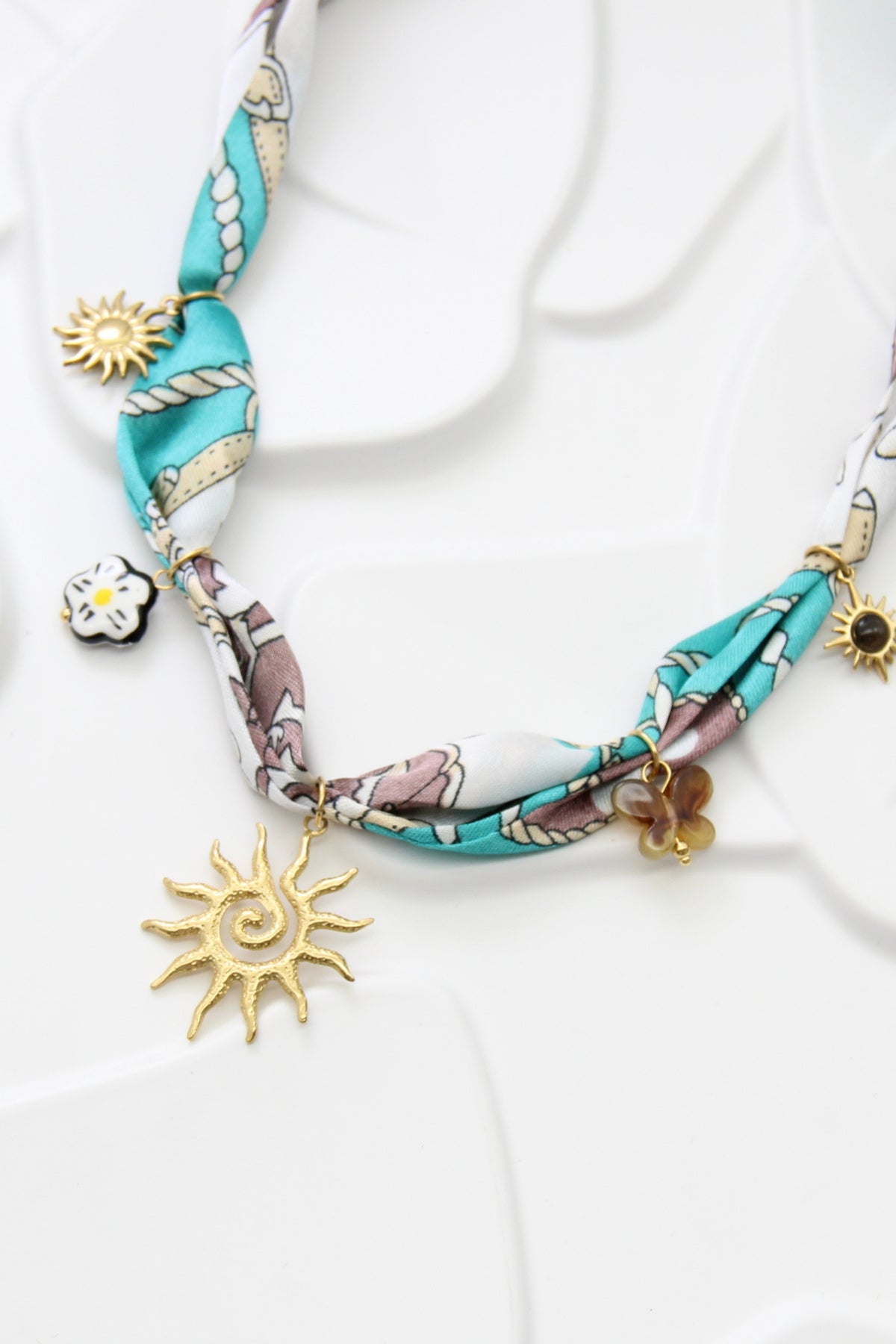 Collier Pénélope Bleu - Foulard avec pendentif Soleil ✨